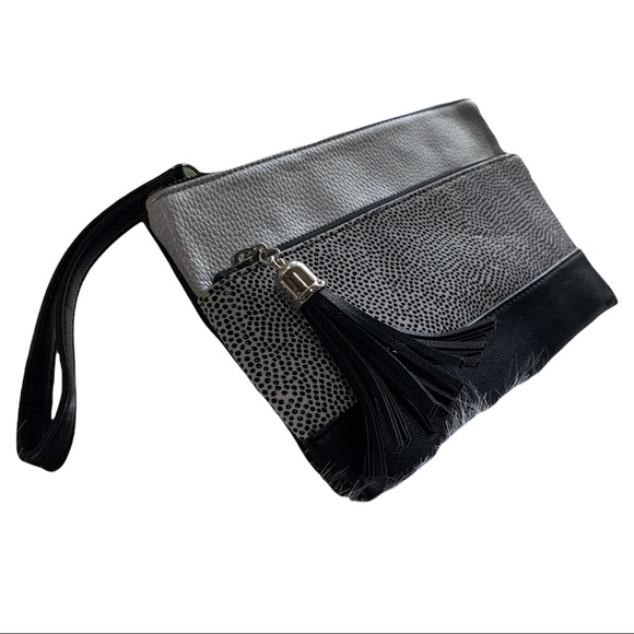 EXPRESS PEBBLED FAUX LEATHER TASSLED BLACK WHITE AND SILVER ZIP WRISTLET - Picture 5 of 16